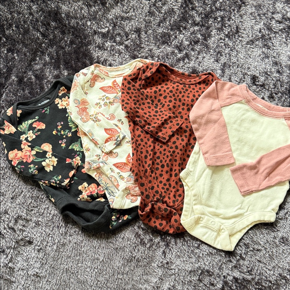 Lot of 4 baby girl Old Navy long sleeve onesies … 3-6 months … 100% cotton
